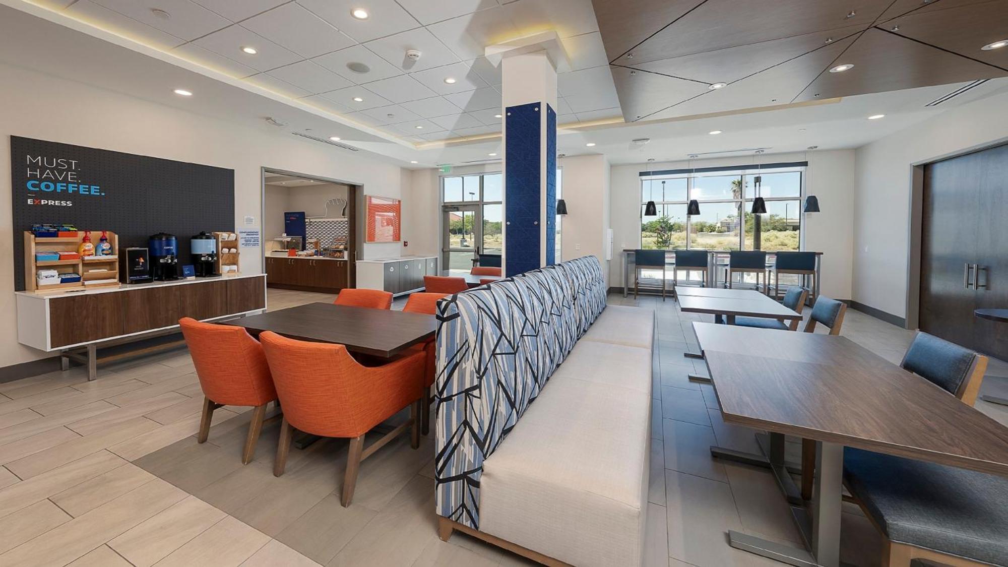 Holiday Inn Express & Suites Ridgecrest - China Lake By Ihg Exteriér fotografie